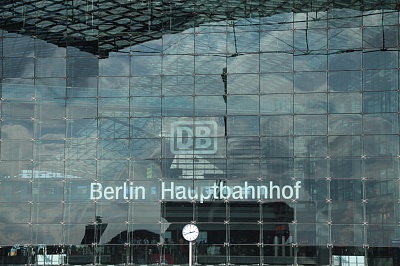 Glasfassade_Berlin_Hbf.jpg