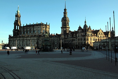 Dresden_Theaterplatz.jpg