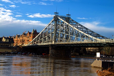 Loschwitzer_Bruecke_Dresden.jpg