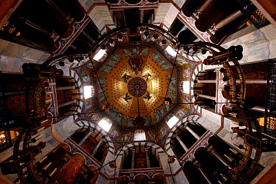 Aacherner_Dom_Blick_in_die_Kuppel.jpg