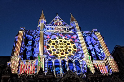 Chartres_Kathedrale_Seite.jpg