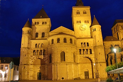 Dom_Trier_bei_Nacht.jpg