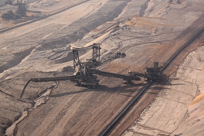 Bagger_im_Braunkohlerevier_Hambach.jpg