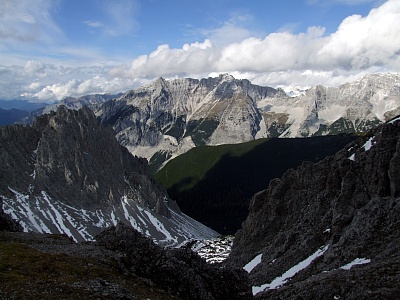 Blick_auf_die_Berge_bei_Innsbruck.jpg