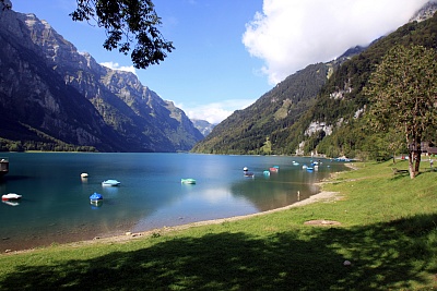Kloentaler_See_Schweiz.JPG