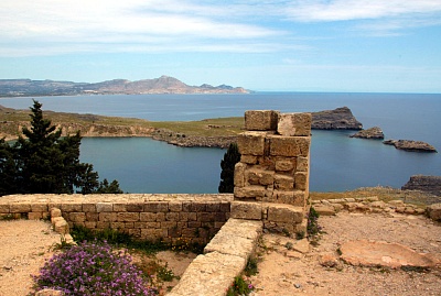 Blick_von-der_Akropolis_Lindos.jpg