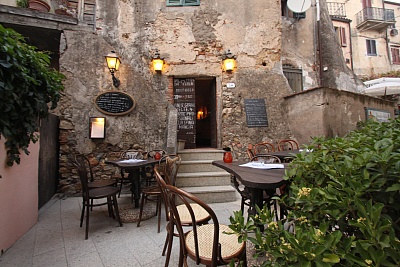 Restaurant_in_Capoliveri.jpg