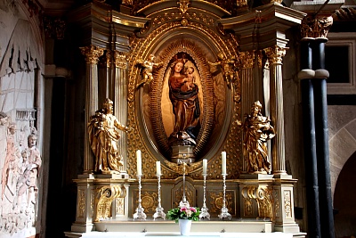Trier_Dom_Marienaltar.jpg